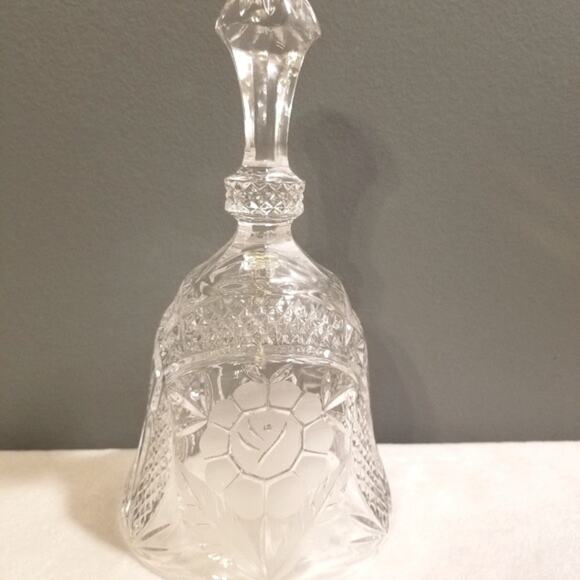 Vintage Etched Flower Crystal Cut Glass Bell Daisy Flower Pattern Collectible - Picture 2 of 7